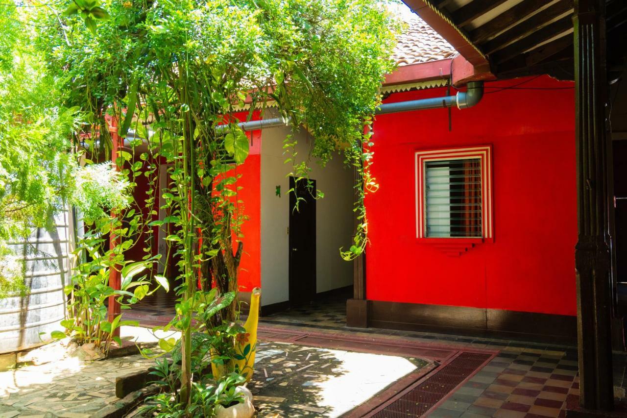 Hostal Lazybones Леон Экстерьер фото