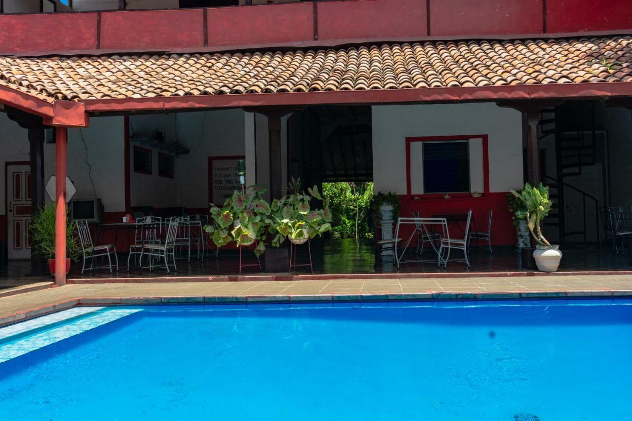 Hostal Lazybones Леон Экстерьер фото